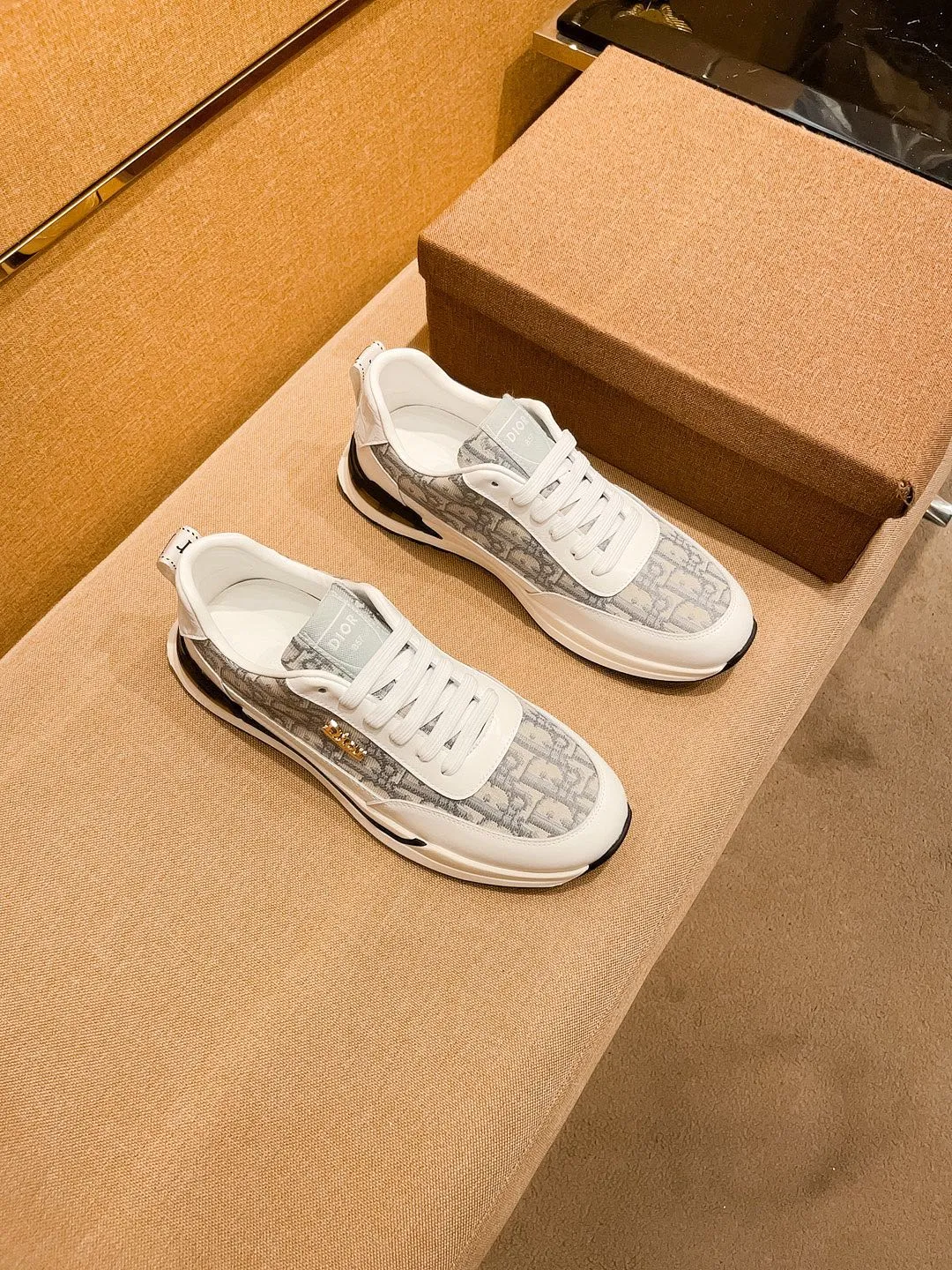 Men's shoes 💰 420💰【Dior】🔥Men's high-end brand of shoes official website 1:1 latest masterpiece: the upper is made of Italian imported first-layer cowhide with a comfortable and breathable lining➕original non-slip and wear-resistant outsole🔥, making walking more convenient and comfortable! An exclusive new model, a stunning work, a beautiful 1:1 replica [color] compared to the official quality! Create a fashionable personality to set off your uniqueness! A must-have for trendy men! Classic 🔥Size: 38-44 Color: 🔥 2⃣️colors available🔥